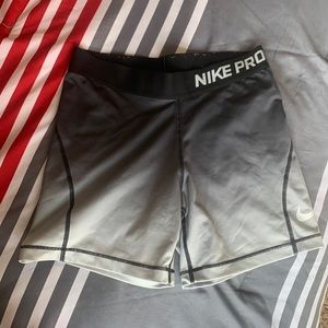 girls L NikePro black and grey ombré spandex